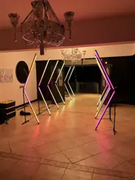 Túnel LED Pixel bajo lámparas de un salón