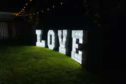 Fotografía real de Letras LOVE Vintage