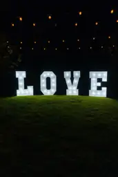 Fotografía real de Letras LOVE Vintage